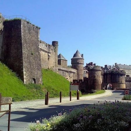 House At The Foot Of The Castle Of Fougeres Villa Eksteriør bilde