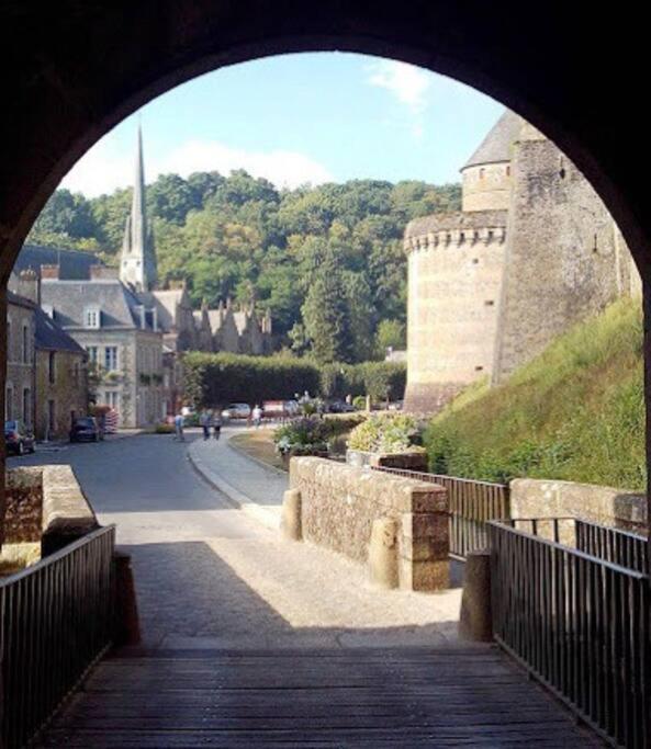 House At The Foot Of The Castle Of Fougeres Villa Eksteriør bilde