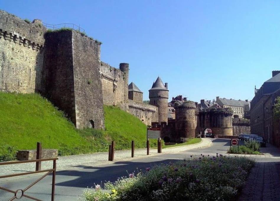 House At The Foot Of The Castle Of Fougeres Villa Eksteriør bilde